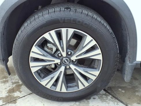 Used 2023 Nissan Rogue SV w/ SV Premium B Package FWD image 9