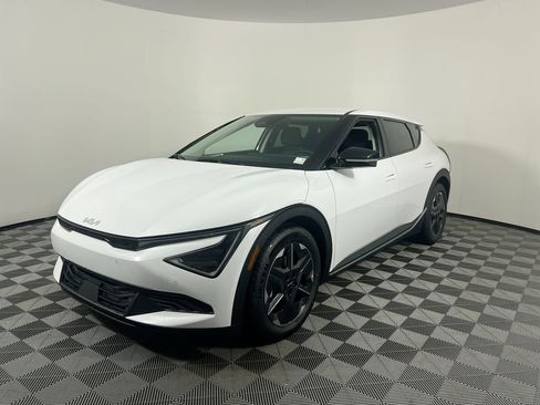 New 2025 Kia EV6 Wind image 9