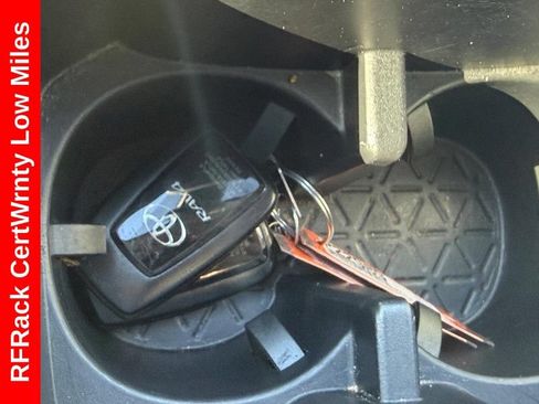 Used 2025 Toyota RAV4 XLE FWD image 29