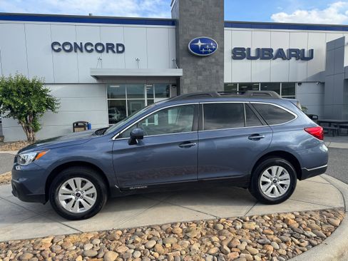 Used 2017 Subaru Outback 2.5i Premium AWD/4WD image 1