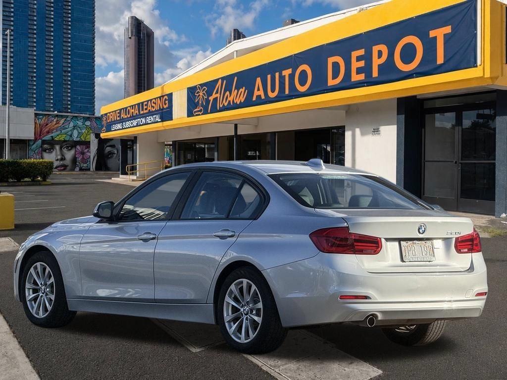 Used 2018 BMW 320i Sedan RWD image 2