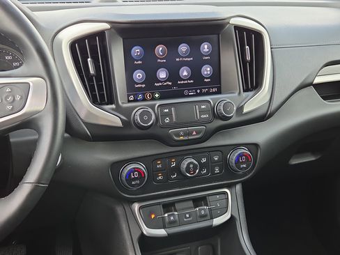 Used 2024 GMC Terrain SLT image 24