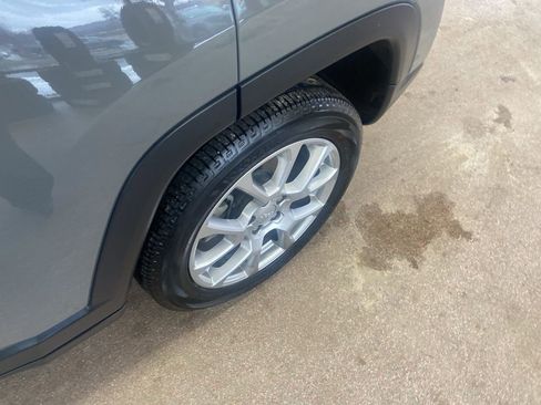 Certified 2023 Jeep Compass Latitude w/ Sun and Sound Group AWD/4WD image 5