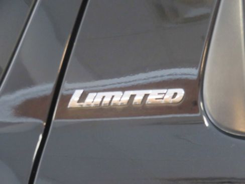 Used 2018 Toyota Sequoia Limited w/ Safety & Convenience Package AWD/4WD image 79
