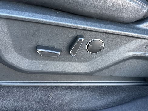 Used 2025 Ford F150 Lariat w/ Equipment Group 502A High image 10