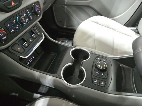 Used 2021 GMC Terrain SLT w/ Infotainment Package II image 34