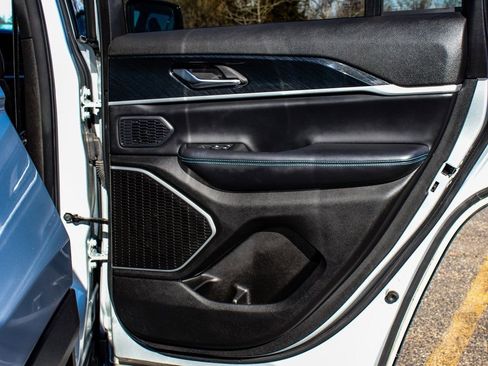 Used 2024 Jeep Grand Cherokee Trailhawk image 12