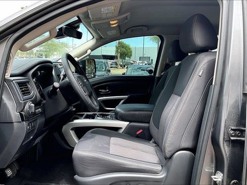 Used 2023 Nissan Titan SV w/ SV Convenience Package AWD/4WD image 5