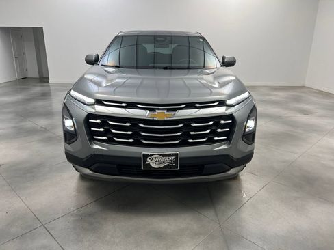 Used 2026 Chevrolet Equinox LT FWD image 2