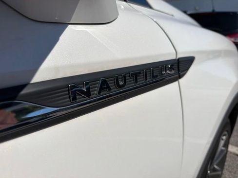 Used 2020 Lincoln Nautilus Reserve w/ Equipment Group 201A AWD/4WD image 11