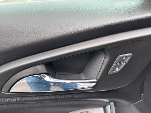 Used 2018 Chevrolet Malibu LT FWD image 40