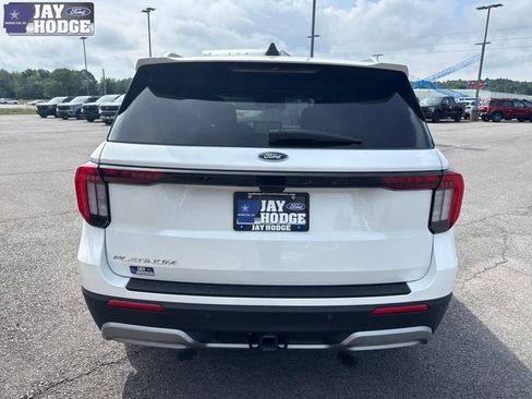 New 2026 Ford Explorer Platinum RWD image 6