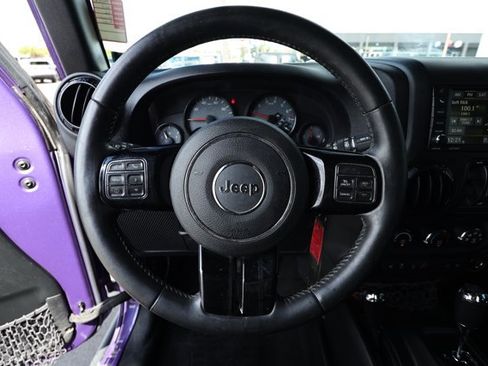Used 2017 Jeep Wrangler Unlimited Sahara AWD/4WD image 11