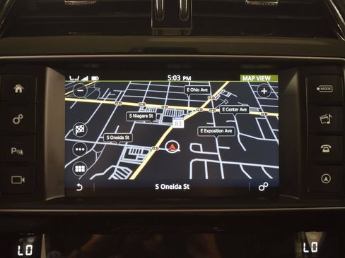 Used 2018 Jaguar F-PACE R-Sport AWD/4WD image 21