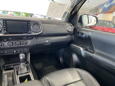 Used 2021 Toyota Tacoma TRD Off-Road AWD/4WD image 13