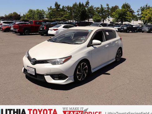 Used 2018 Toyota Corolla iM w/ Carpet Mat Package (TMS) FWD image 1