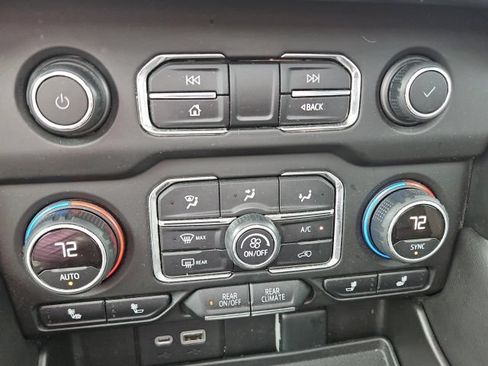 Used 2022 Chevrolet Tahoe LT AWD/4WD image 32
