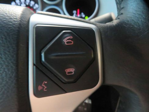 Used 2017 Toyota Sequoia Platinum AWD/4WD image 41