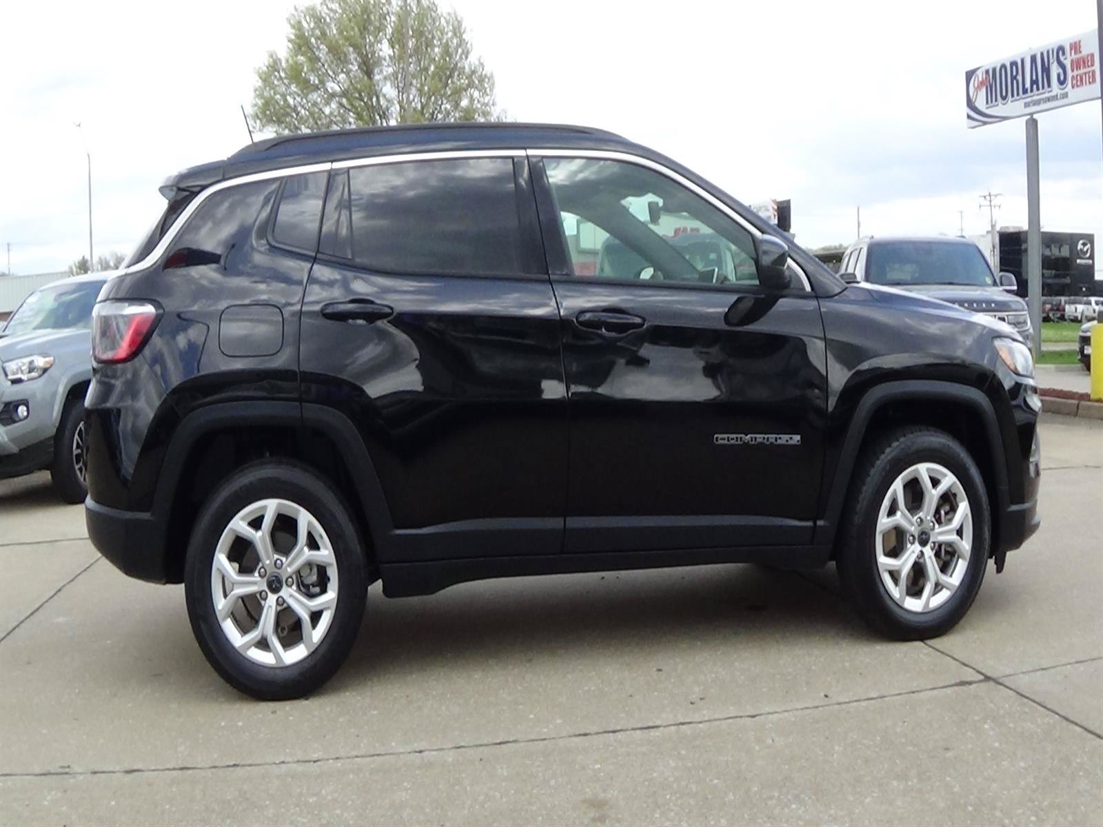 Certified 2025 Jeep Compass Latitude AWD/4WD image 5