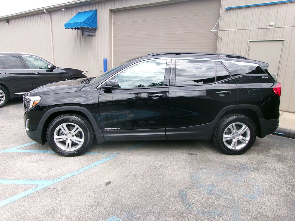 Used 2018 GMC Terrain SLE w/ Driver Convenience Package AWD/4WD image 3