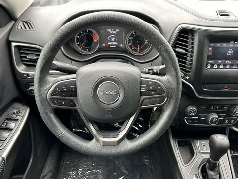 Used 2019 Jeep Cherokee Latitude w/ Popular Appearance Group FWD image 14