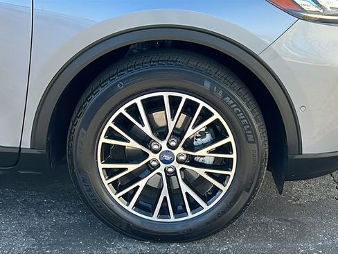 Certified 2022 Ford Escape Titanium w/ Titanium Premium Package image 10