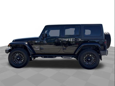 Used 2018 Jeep Wrangler Unlimited Sahara w/ Connectivity Group AWD/4WD image 2