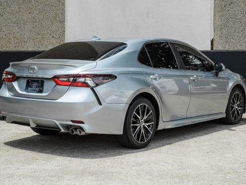 Used 2023 Toyota Camry SE FWD image 9