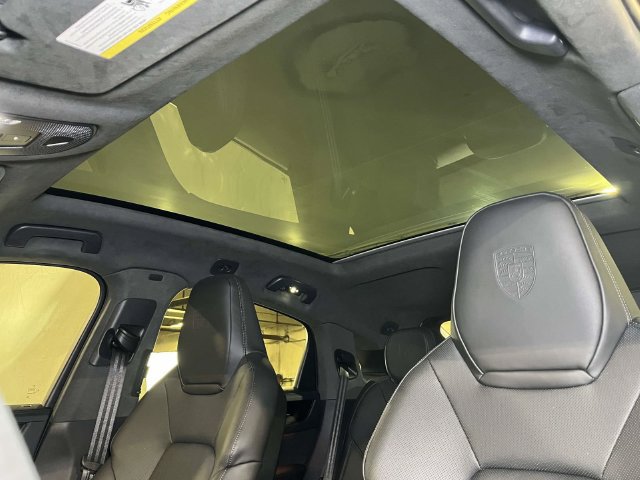 Certified 2025 Porsche Cayenne GTS AWD/4WD image 18