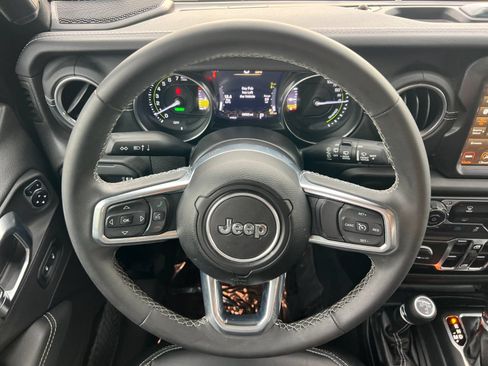 Used 2023 Jeep Wrangler Unlimited Sahara AWD/4WD image 16