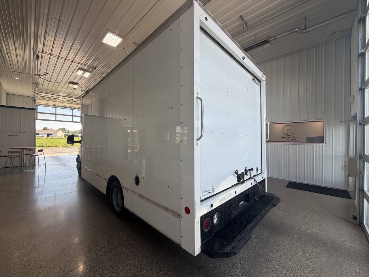 Used 2021 Chevrolet Express 3500 w/ Power Convenience Package RWD image 4