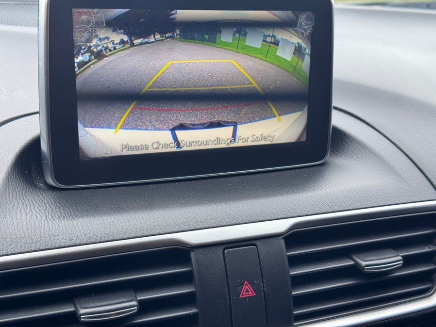 Used 2016 MAZDA MAZDA3 i Touring w/ Popular Equipment Package FWD image 17