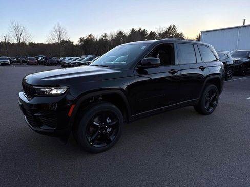 New 2025 Jeep Grand Cherokee 4WD image 4