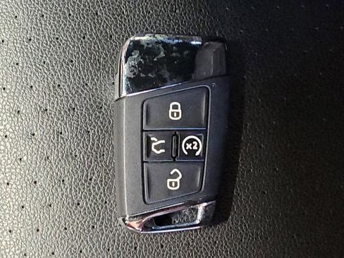 Used 2021 Volkswagen Atlas Cross Sport SE w/ Panoramic Sunroof Package FWD image 32
