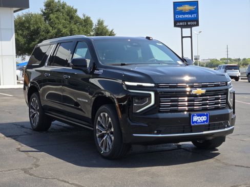 New 2026 Chevrolet Suburban High Country image 2