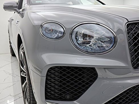 Used 2024 Bentley Bentayga Extended Wheelbase AWD/4WD image 23