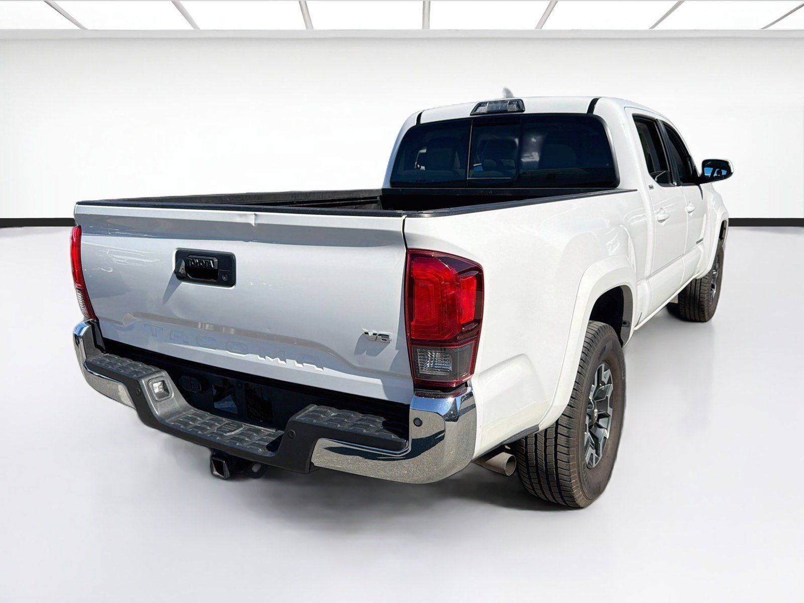 Used 2018 Toyota Tacoma SR5 RWD image 4