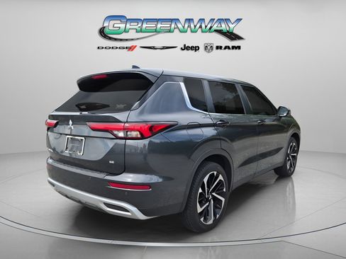 Used 2024 Mitsubishi Outlander SE AWD/4WD image 3