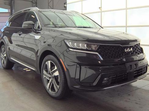 Used 2023 Kia Sorento EX image 3