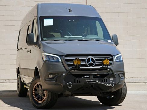 Used 2021 Mercedes-Benz Sprinter 2500 w/ Comfort Plus Package image 4