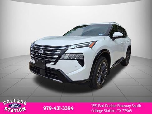 Used 2024 Nissan Rogue Platinum w/ Platinum Premium Package FWD image 2