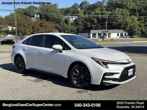 Used 2024 Toyota Corolla SE image 2