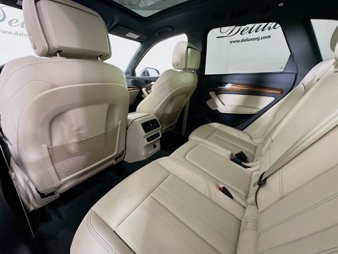 Used 2024 Audi Q5 e Premium Plus w/ Premium Plus Package image 25