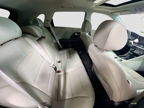 Used 2022 Kia Niro Touring Special Edition image 27