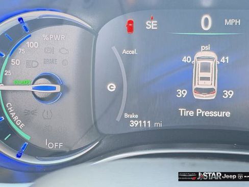 Used 2023 Chrysler Pacifica Limited FWD image 25