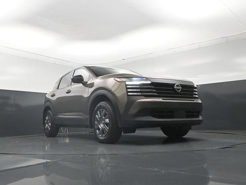 Used 2025 Nissan Kicks S w/ Interior Electronics Package FWD image 33