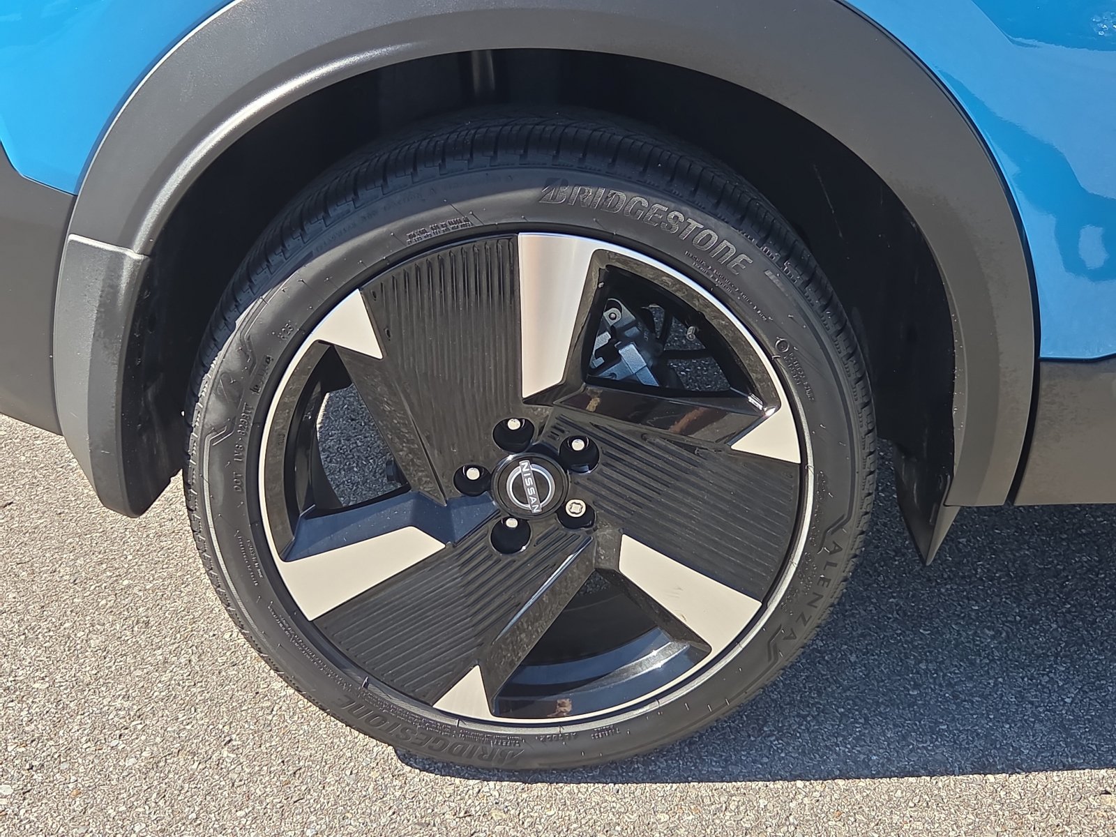 Used 2025 Nissan Kicks SR AWD/4WD image 7