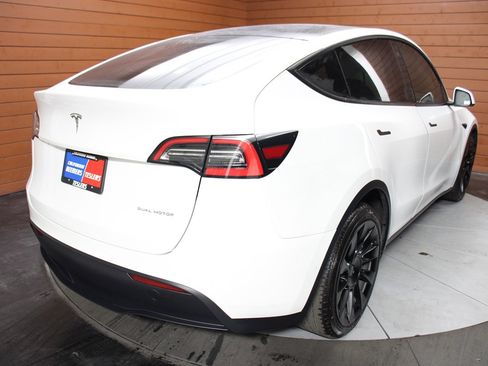 Used 2021 Tesla Model Y Long Range image 23