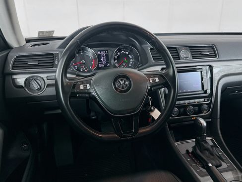 Used 2016 Volkswagen Passat 1.8T SE FWD image 17