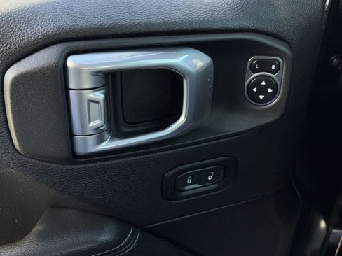 Used 2023 Jeep Gladiator Overland image 25